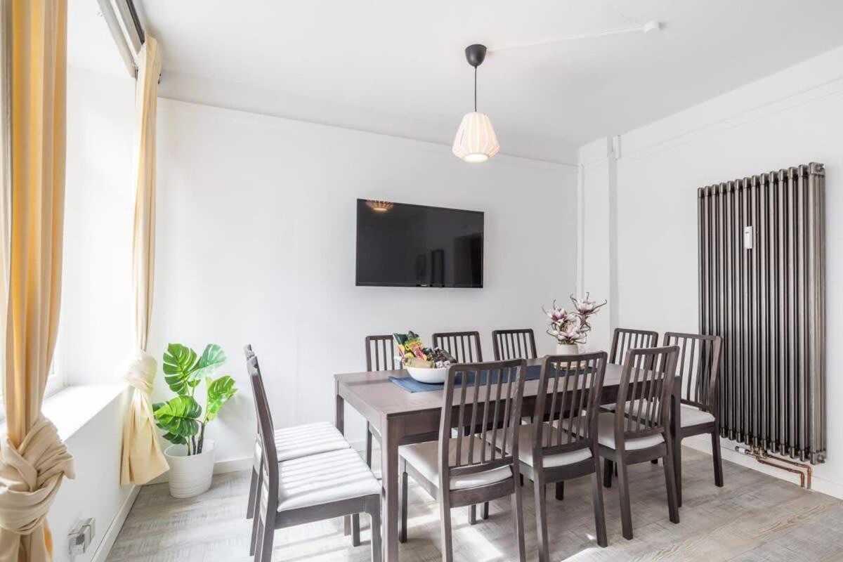 Two Bedroom And Bathrooms Appartement *